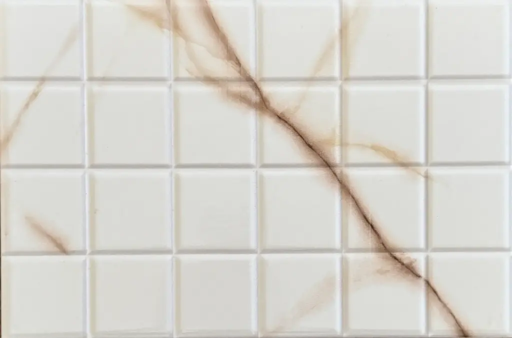 Carrelage mural mosaïque marbre blanc veiné or 20x30 – K-8011-L