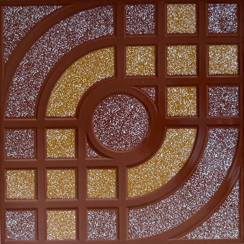 Carrelage extérieur brun et or à relief 30x30 – P-320